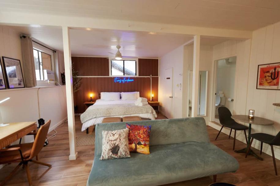 Entire guesthouse in Redondo Beach, California 2 guests1 bedroom1 bed1 bath-8