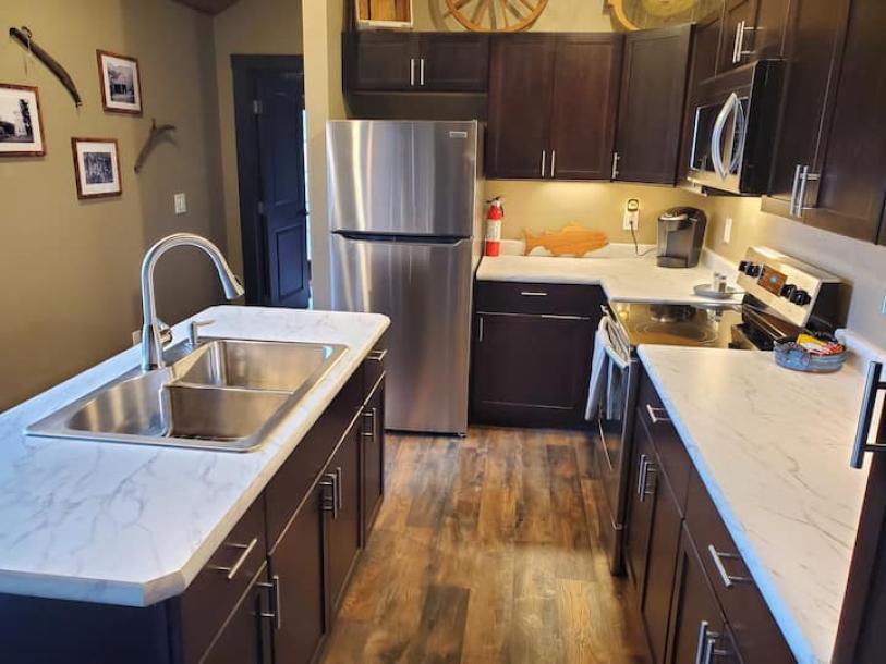 Entire cabin in Douglas City, California 4 guests2 bedrooms2 beds2 baths-6