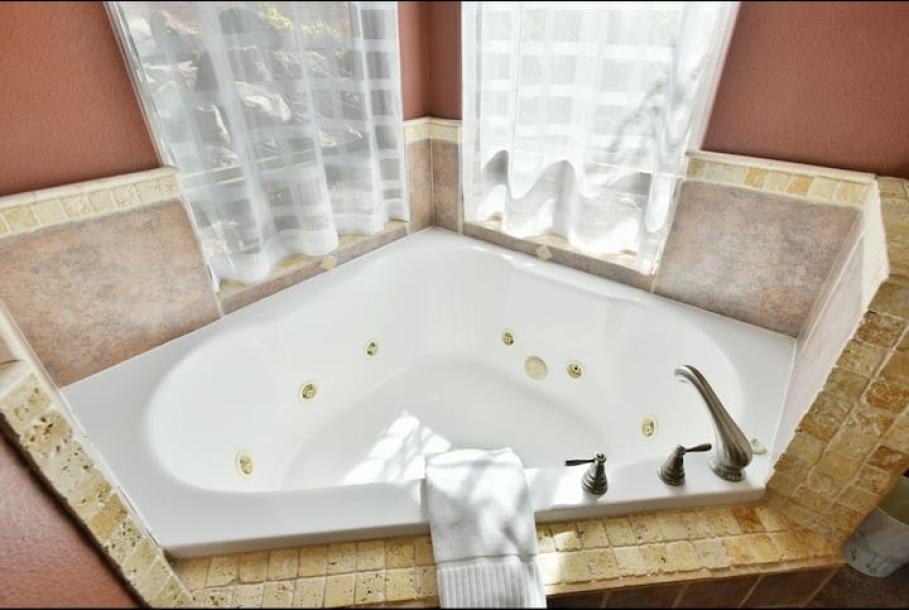 Entire home in Mount Shasta, California 8 guests4 bedrooms4 beds3.5 baths-8