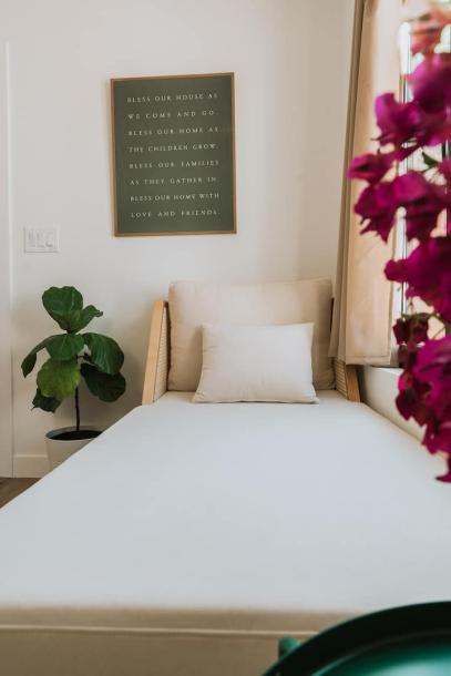 Entire guesthouse in Santa Ana, California 2 guests1 bedroom1 bed1 bath-11