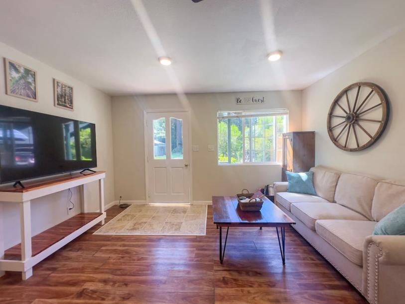 Entire home in Crescent City, California 4 guests2 bedrooms2 beds1 bath-14