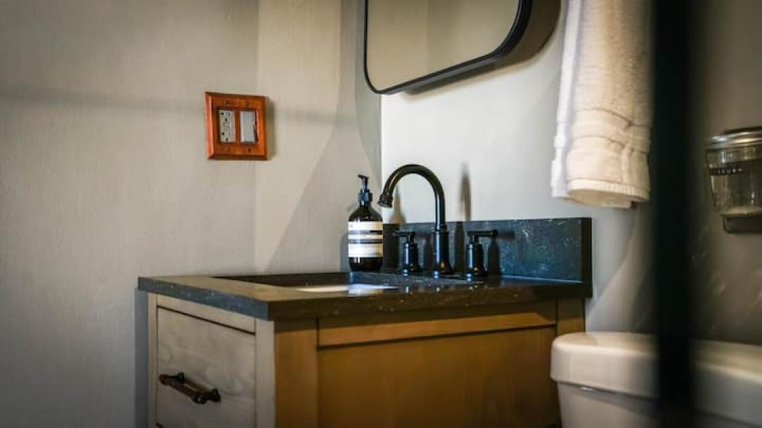 Entire home in Joshua Tree, California 2 guests1 bedroom1 bed1 bath-6