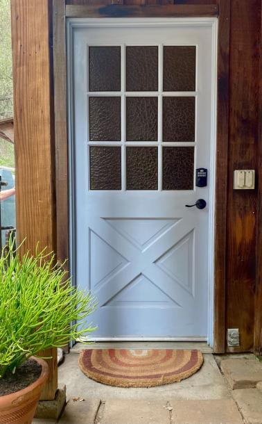 Entire guesthouse in Three Rivers, California 2 guests1 bedroom1 bed1 bath-0
