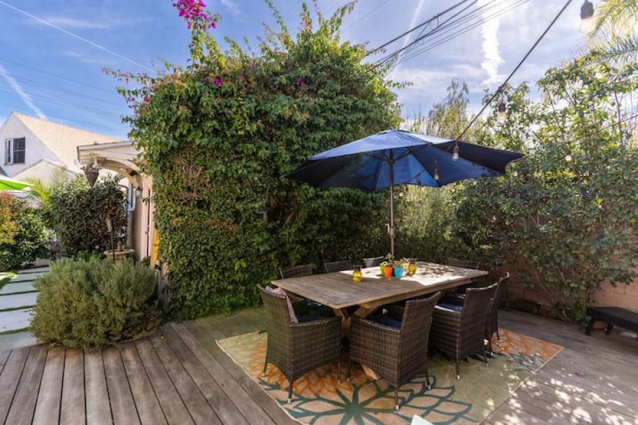Entire guesthouse in Long Beach, California 2 guests1 bedroom1 bed1 bath-2