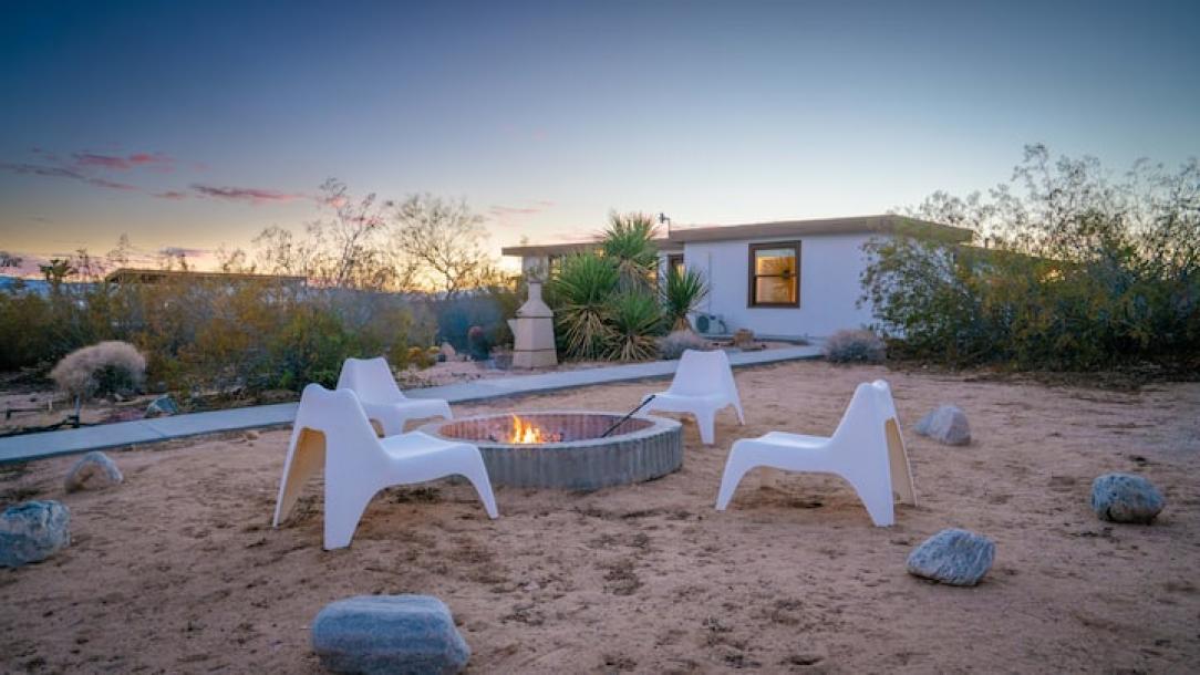 Entire home in Joshua Tree, California 4 guests2 bedrooms3 beds3 baths-6