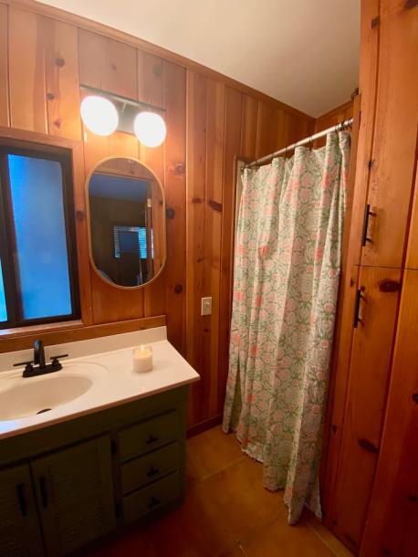 Entire guesthouse in Three Rivers, California 2 guests1 bedroom1 bed1 bath-5