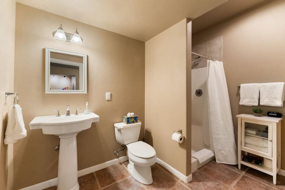 Entire home in Mount Shasta, California 8 guests4 bedrooms4 beds3.5 baths-5