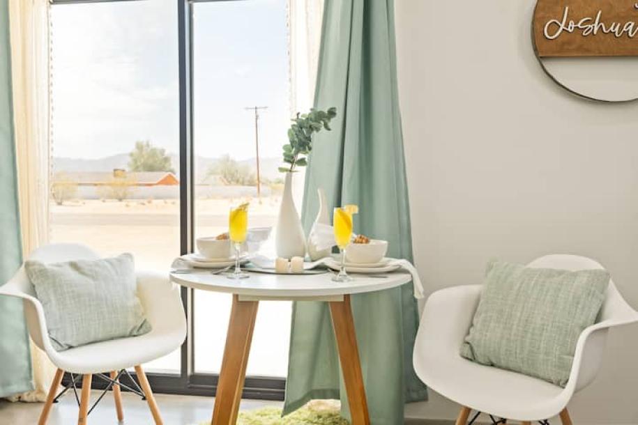 Tiny home in Joshua Tree, California 3 guests1 bedroom2 beds1 bath-12