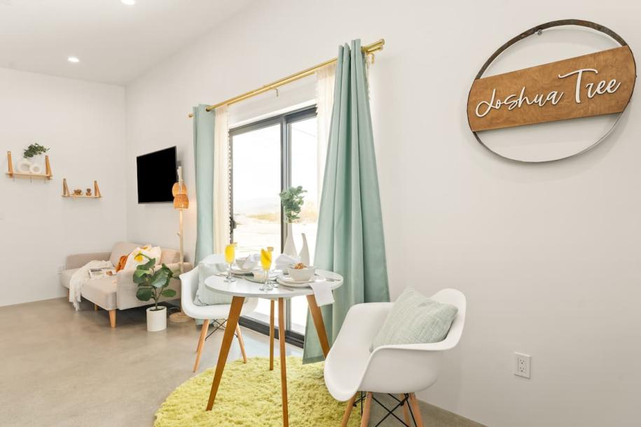 Tiny home in Joshua Tree, California 3 guests1 bedroom2 beds1 bath-15