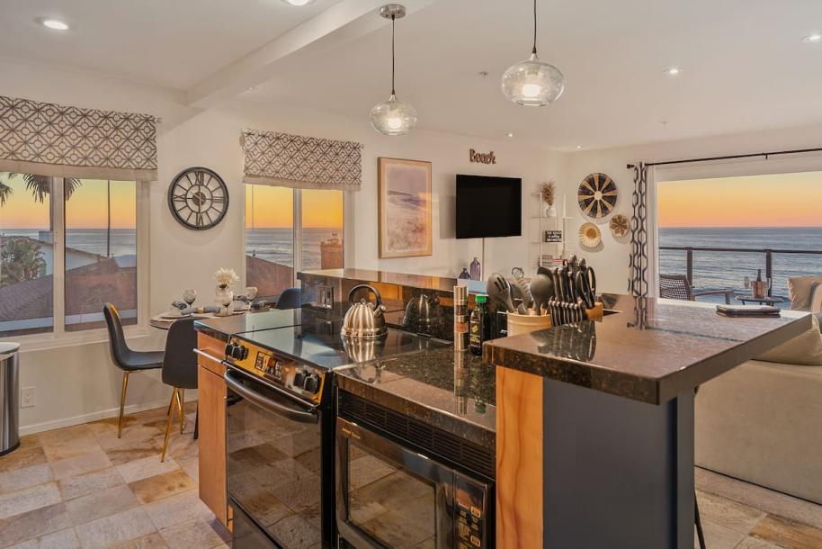 Entire condo in San Diego, California 5 guests2 bedrooms2 beds2 baths-11