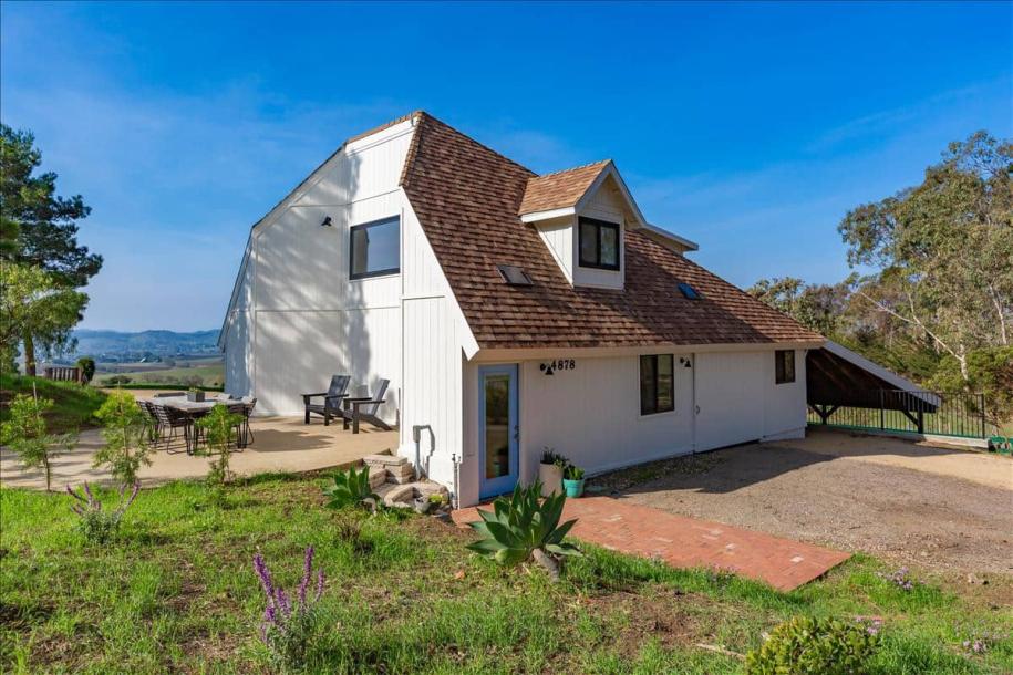 Entire home in San Luis Obispo, California 2 guests1 bedroom1 bed1 bath-0