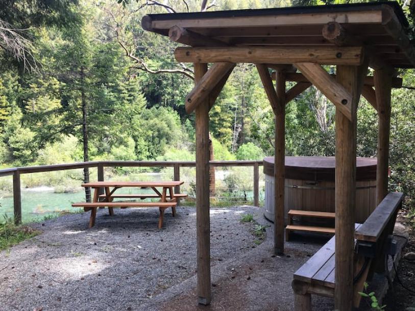 Entire cabin in Crescent City, California 4 guests1 bedroom2 beds1 bath-3