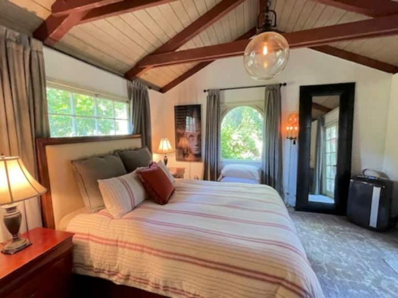 Entire guesthouse in Santa Barbara, California 3 guests1 bedroom1 bed1 bath-8