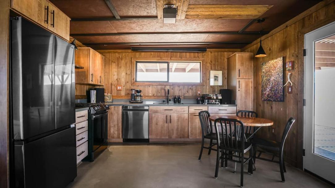 Entire home in Joshua Tree, California 2 guests1 bedroom1 bed1 bath-10