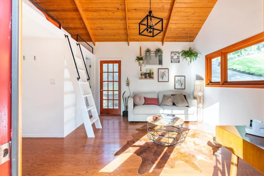 Entire cabin in Topanga, California 2 guests1 bedroom2 beds1 bath-12