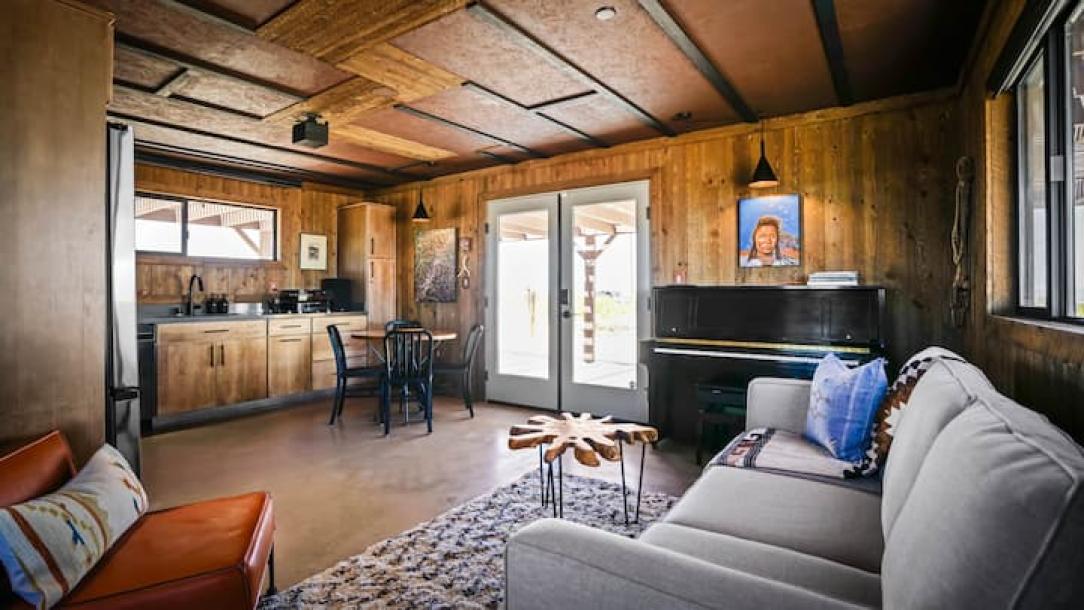 Entire home in Joshua Tree, California 2 guests1 bedroom1 bed1 bath-12