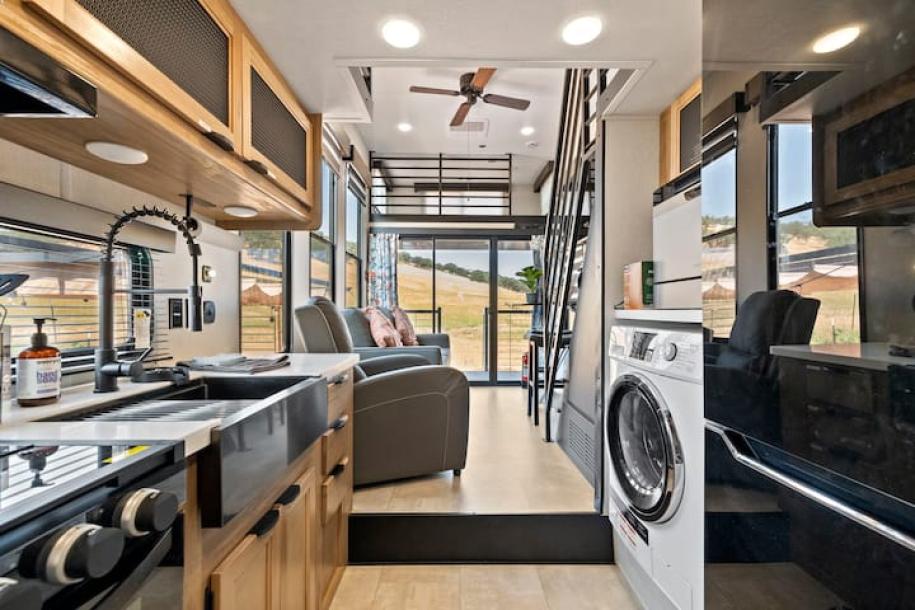Camper/RV in Jamestown, California 4 guests1 bedroom2 beds1 bath-0