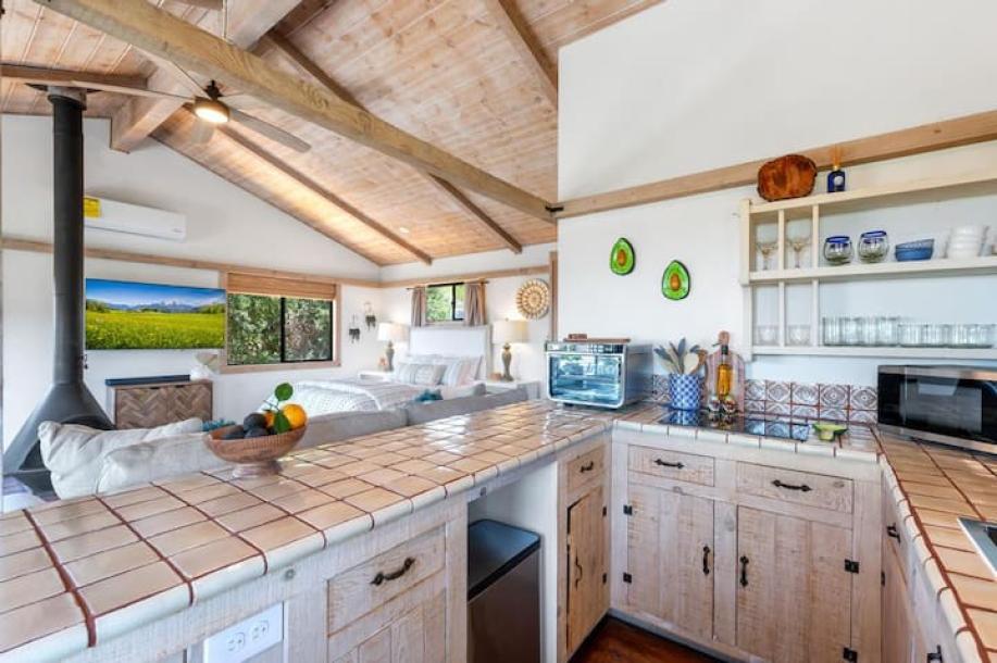 Entire guesthouse in Fallbrook, California 4 guestsStudio2 beds1 bath-7