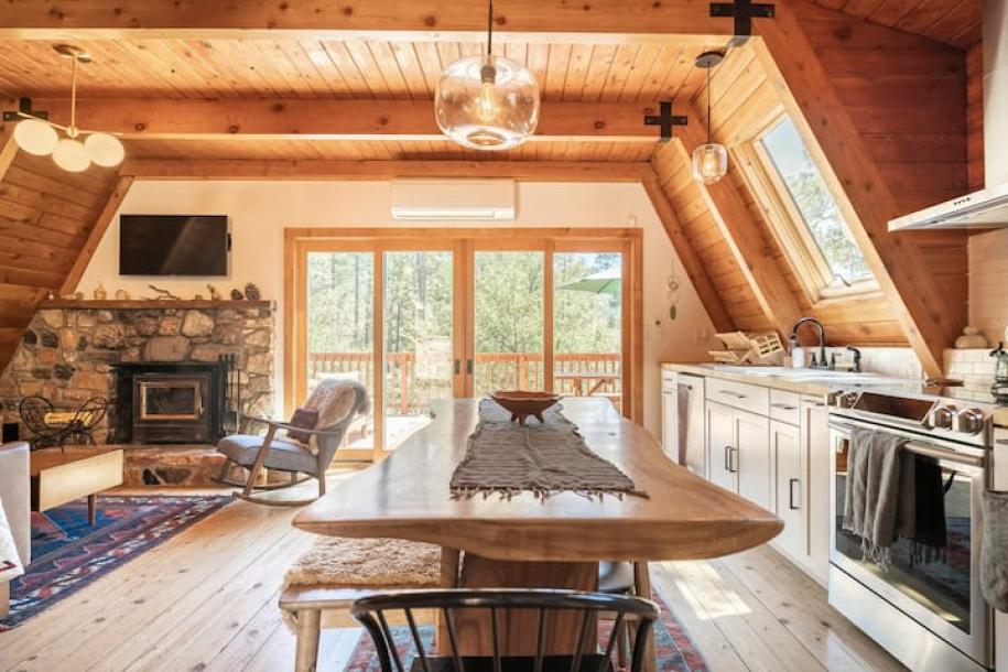 Entire cabin in Idyllwild-Pine Cove, California 7 guests3 bedrooms4 beds2 baths-12
