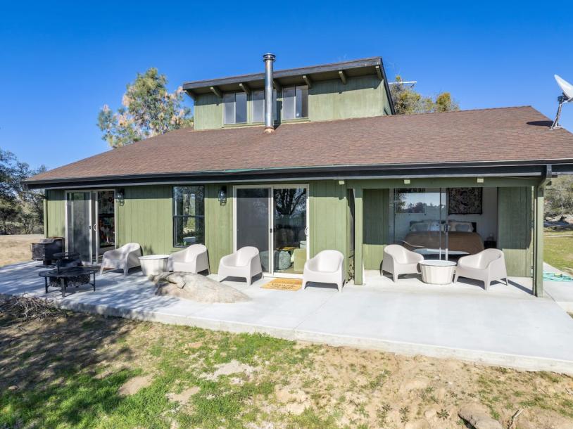 Entire home in Coarsegold, California 6 guests3 bedrooms4 beds2 baths-2
