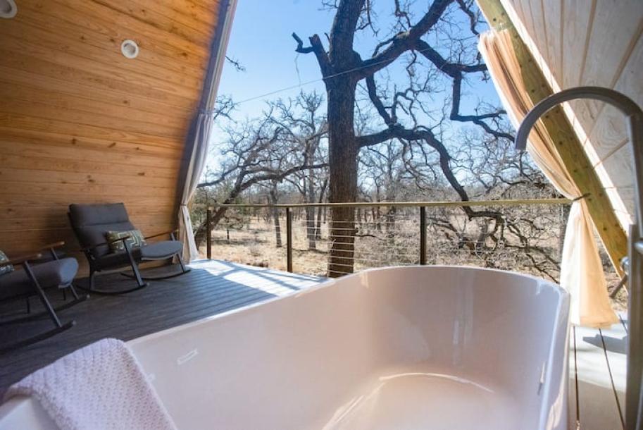 Treehouse in Fredericksburg, Texas 2 guests1 bedroom1 bed1 bath-3