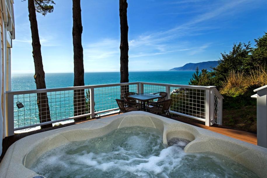 Entire condo in Whitethorn, California 4 guests1 bedroom3 beds1 bath-5