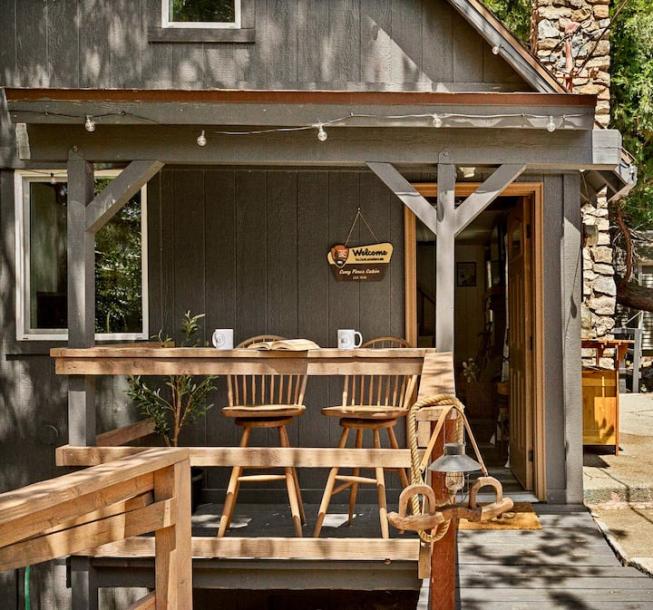 Entire cabin in Crestline, California 4 guests2 bedrooms2 beds1 bath-5
