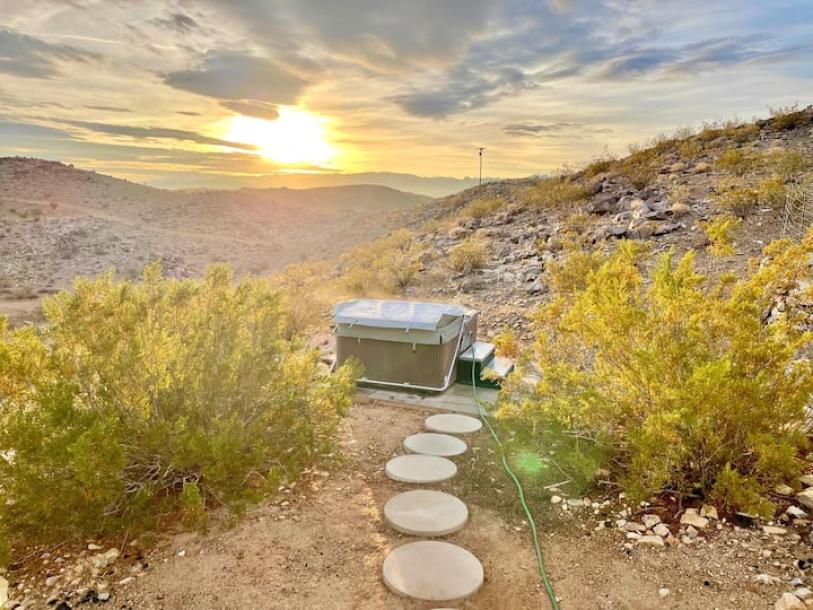 Entire cabin in Joshua Tree, California 2 guestsStudio1 bed1 bath-4
