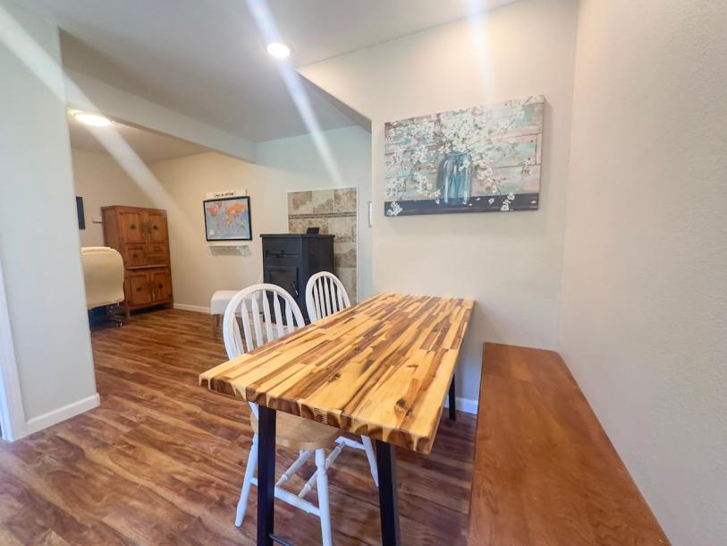 Entire home in Crescent City, California 4 guests2 bedrooms2 beds1 bath-8