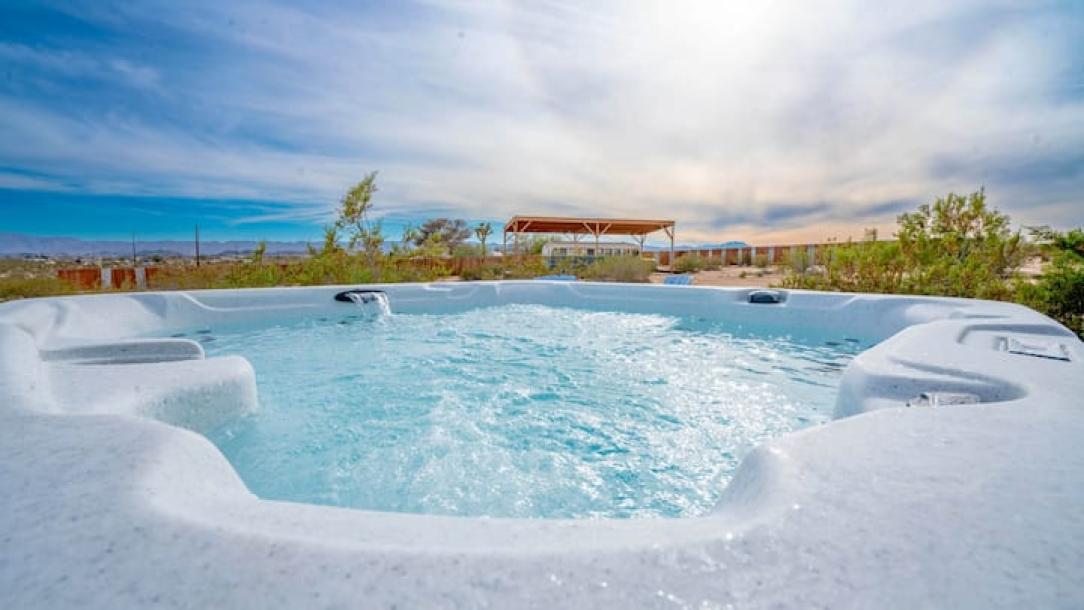 Entire home in Joshua Tree, California 4 guests2 bedrooms3 beds3 baths-4