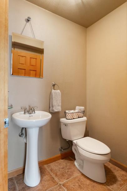 Entire home in Mount Shasta, California 8 guests4 bedrooms4 beds3.5 baths-4