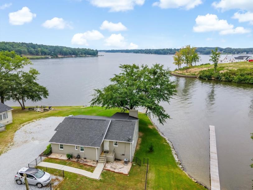 Entire home in Waterloo, South Carolina 10 guests4 bedrooms8 beds2 baths-1