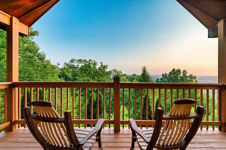 Entire cabin in Pigeon Forge, Tennessee 8 guests3 bedrooms4 beds3 baths-2