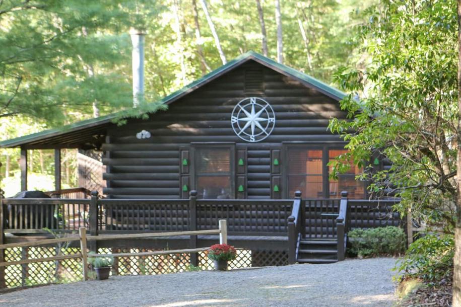 Entire cabin in Ellijay, Georgia 4 guests2 bedrooms2 beds1 bath-13