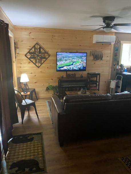 Entire cabin in Sevierville, Tennessee 2 guests1 bedroom1 bed1 bath-9