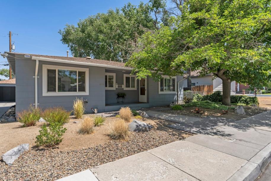 Entire home in Reno, Nevada 2 guests1 bedroom1 bed1 bath-7