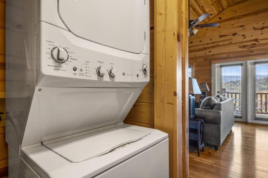Entire cabin in Gatlinburg, Tennessee 2 guests1 bedroom1 bed1 bath-13