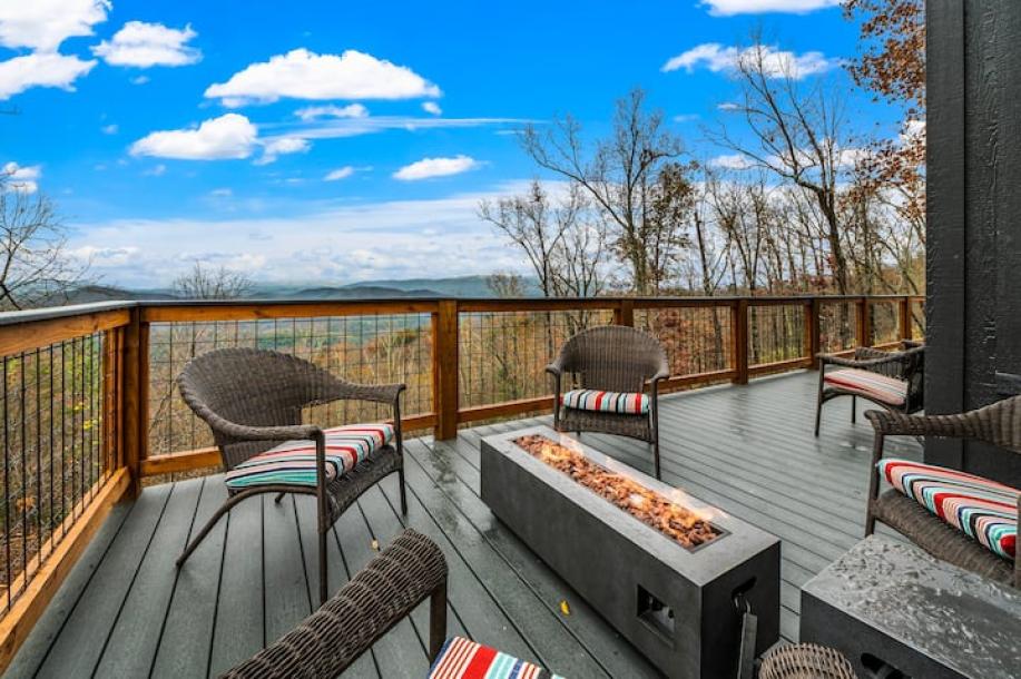 Entire cabin in Sevierville, Tennessee 8 guests3 bedrooms3 beds3.5 baths-6