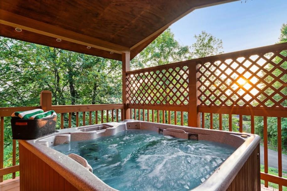 Entire cabin in Pigeon Forge, Tennessee 8 guests3 bedrooms4 beds3 baths-16