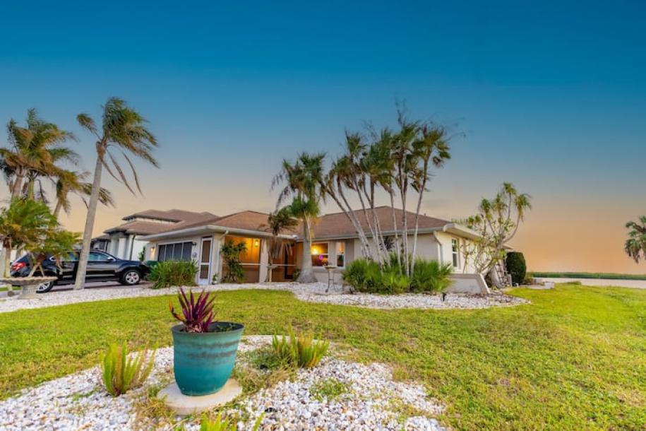 Entire home in Port Charlotte, Florida 11 guests3 bedrooms5 beds2 baths-19
