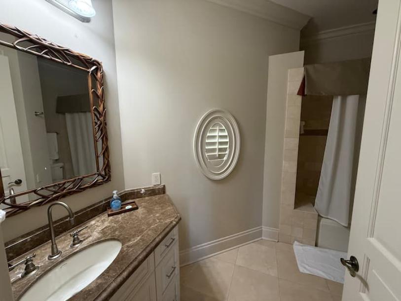 A serene lake side estate 6 bedrooms 8.5 bathrooms-8
