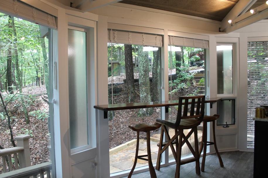 Treehouse in Jasper, Georgia 3 guests1 bedroom1 bed1 bath-11