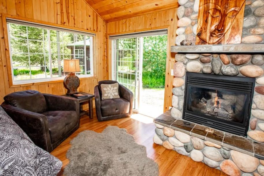 Entire cabin in Columbia Falls, Montana 4 guestsStudio2 beds1 bath-12
