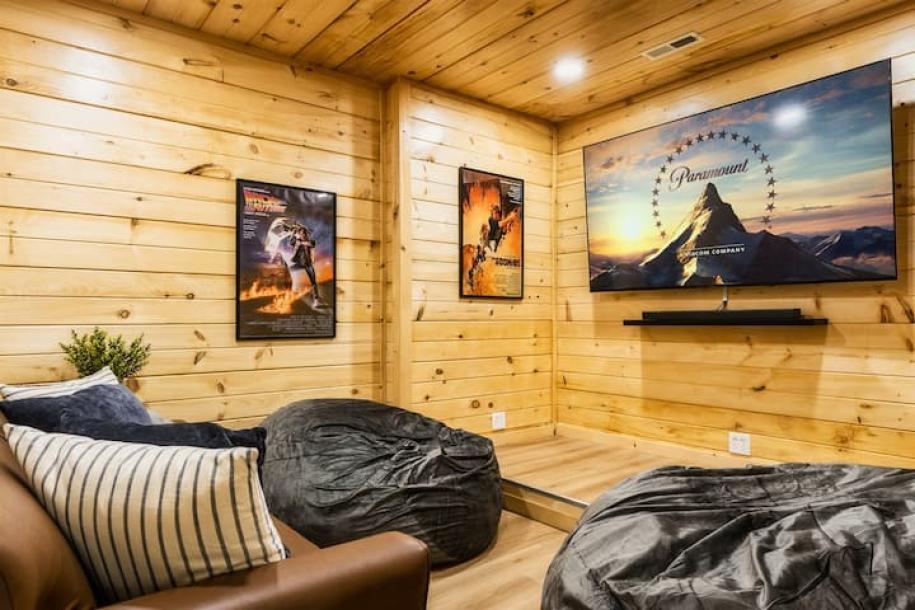 Entire cabin in Sevierville, Tennessee 6 guests2 bedrooms3 beds2 baths-14