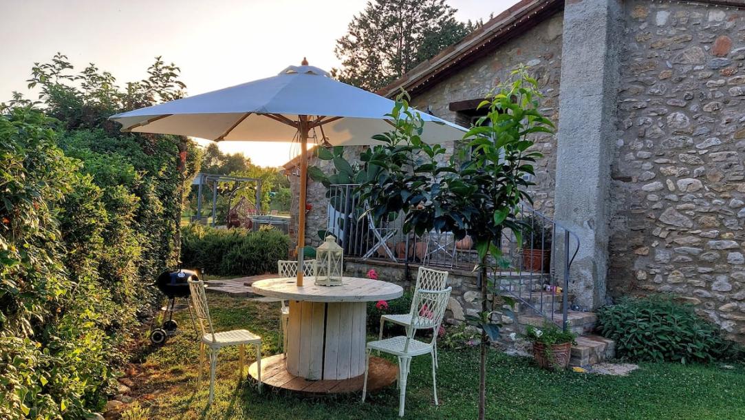 Entire cabin in Massa Martana, Italy 2 guests1 bedroom2 beds1 bath-7