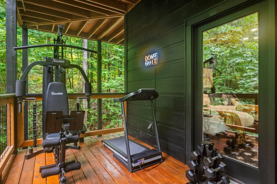 Entire cabin in Sevierville, Tennessee 8 guests2 bedrooms5 beds2.5 baths-4