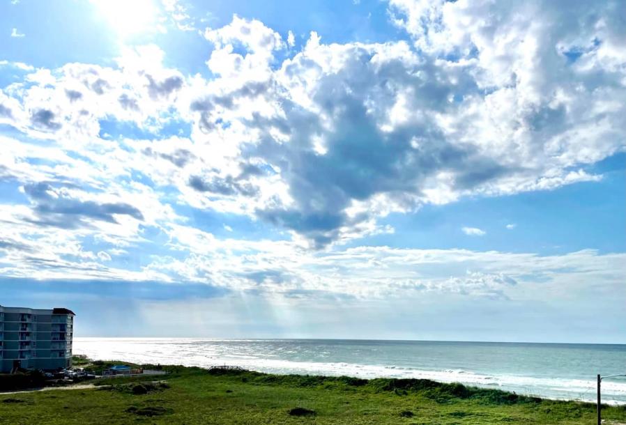 Entire home in North Topsail Beach, North Carolina 15 guests4 bedrooms11 beds4 baths-2