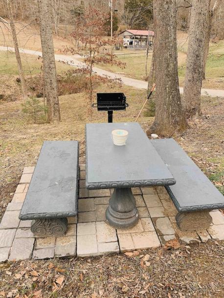 Entire cabin in Mckee, Kentucky 6 guests2 bedrooms4 beds1 bath-5