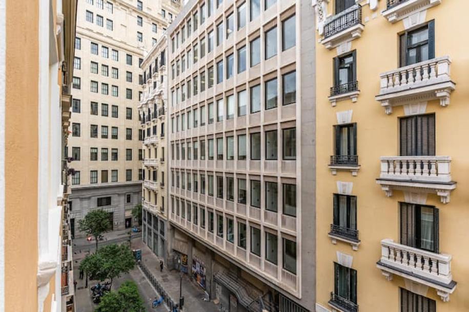 Entire rental unit in Madrid, Spain 2 guests1 bedroom1 bed1 bath-1