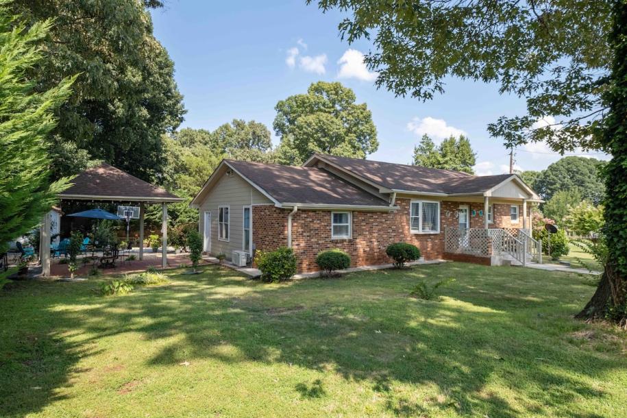 Entire home in Charlotte, North Carolina 10 guests4 bedrooms4 beds3 baths-0